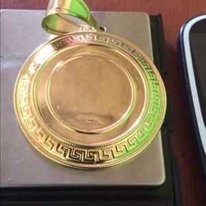 Meet your Posher, Flora